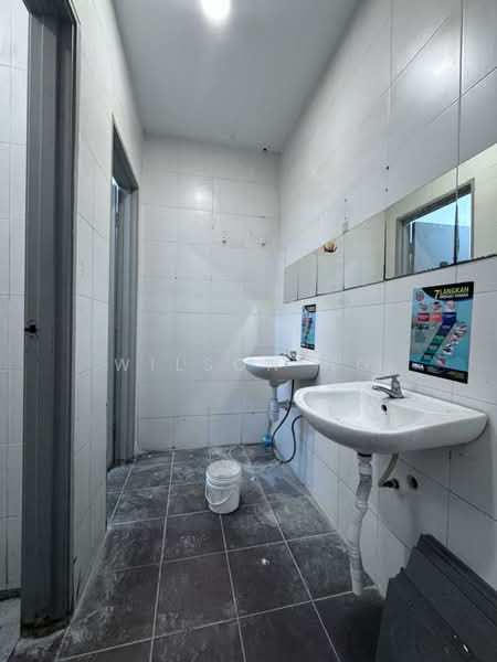 Kedai untuk Disewa di Kota Kemuning (Shah Alam) - Wilson Ng - Bathroom - PropertyGuru.com.my