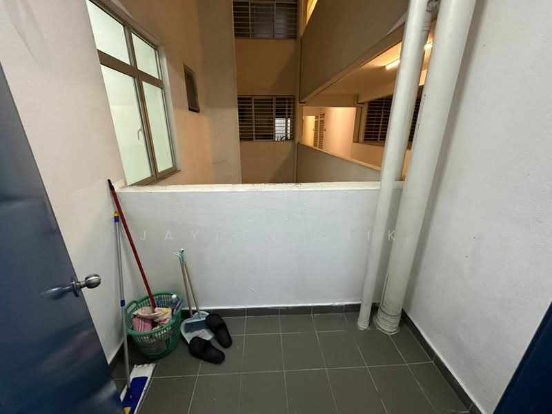 Pangsapuri untuk Disewa di Residensi Pandanmas 2 - Jayden Chik - Balcony - PropertyGuru.com.my