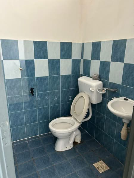 1-storey Terraced House for Sale in Taman Intan Duyung (Port Dickson) - Hana Zaini - Bathroom - PropertyGuru.com.my
