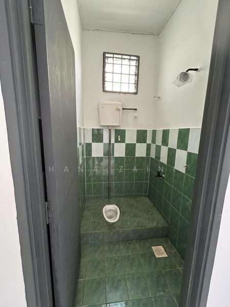 1-storey Terraced House for Sale in Taman Intan Duyung (Port Dickson) - Hana Zaini - Bathroom - PropertyGuru.com.my