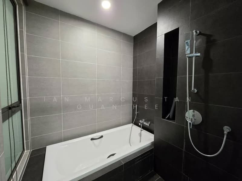 Kondominium untuk Dijual di Sunway Mont Residences - Ian Marcus Tan Guan Hee - Bathroom - PropertyGuru.com.my