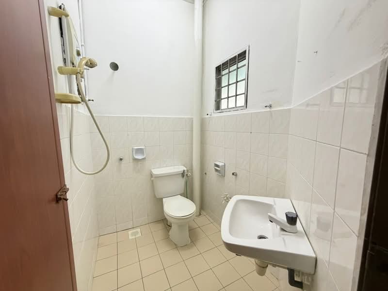 2-storey Terraced House for Sale in Bandar Baru Kundang (Rawang) - Tiffany Yang - Bathroom - PropertyGuru.com.my