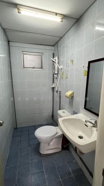 Kondominium untuk Disewa di Angkasa Condominiums - Kenneth Low - Bathroom - PropertyGuru.com.my