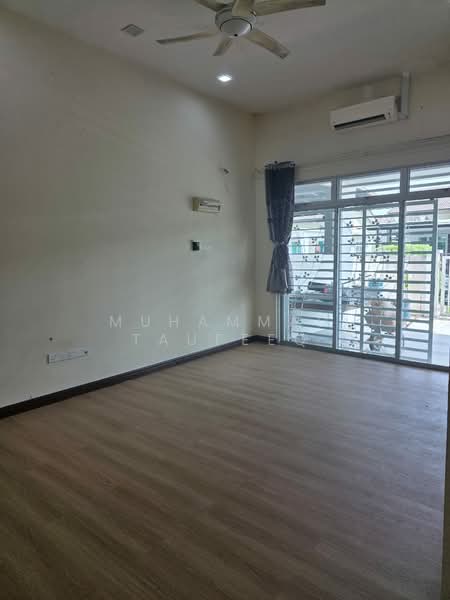 Semi-Detached House for Rent in Telok Panglima Garang (Selangor) - Muhammad Taufeeq - Living Room - PropertyGuru.com.my