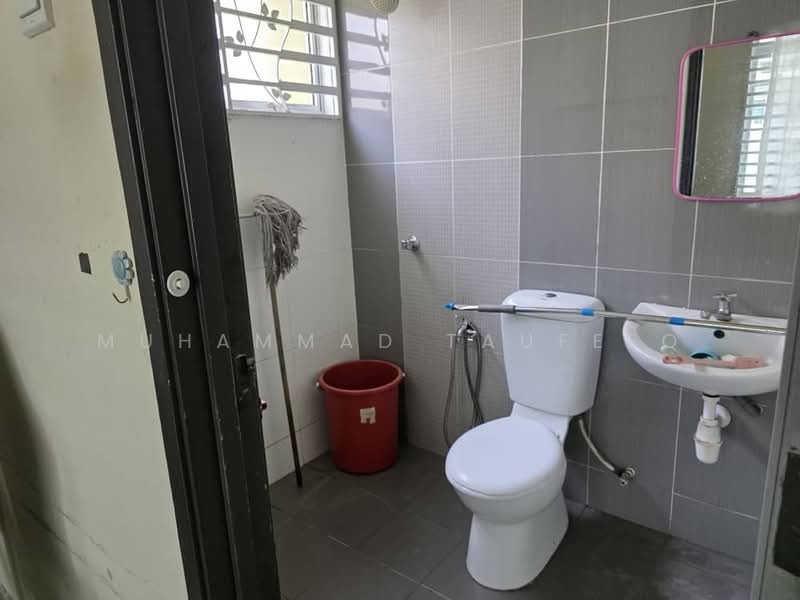Semi-Detached House for Rent in Telok Panglima Garang (Selangor) - Muhammad Taufeeq - Bathroom - PropertyGuru.com.my