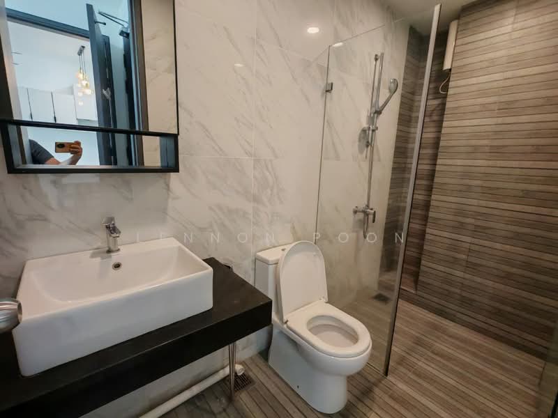 Servis Apartment untuk Disewa di Emporis - Lennon Poon - Bathroom - PropertyGuru.com.my