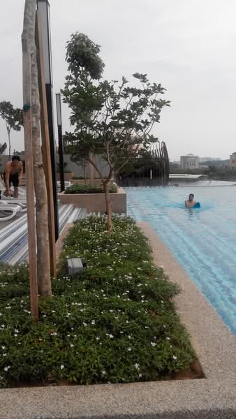 Servis Apartment untuk Dijual di Eve Suite / NZX Square - Venesa Tan - Pool - PropertyGuru.com.my
