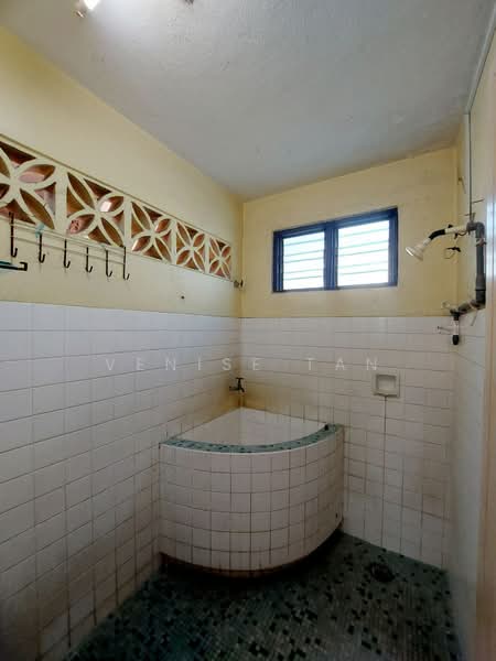 Rumah Banglo untuk Dijual di Kampung Simee (Ipoh) - Venise Tan - Bathroom - PropertyGuru.com.my