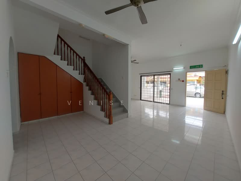 2-storey Terraced House for Sale in Taman Pinji Mewah (Ipoh) - Venise Tan - Living Room - PropertyGuru.com.my