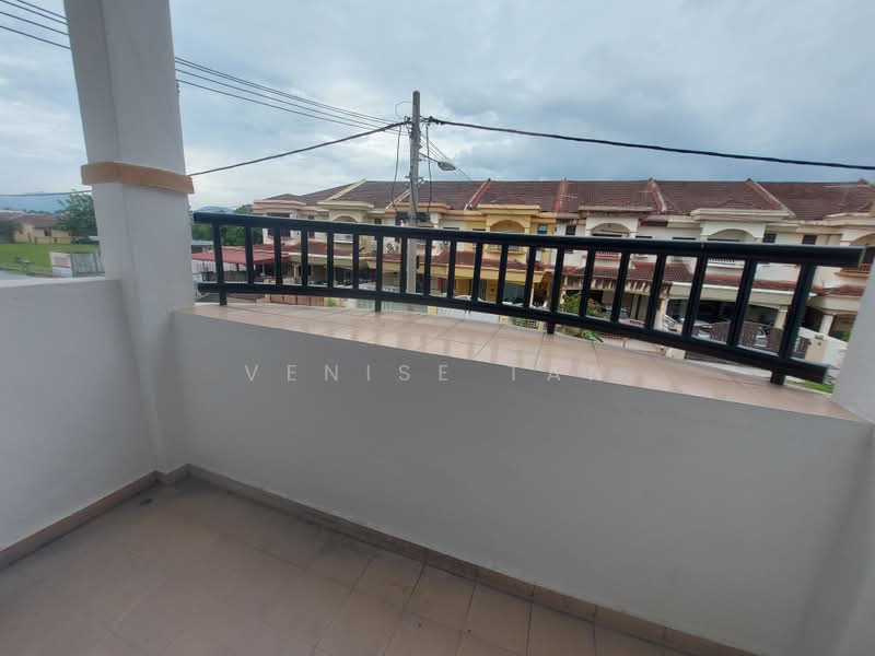 2-storey Terraced House for Sale in Taman Pinji Mewah (Ipoh) - Venise Tan - Balcony - PropertyGuru.com.my