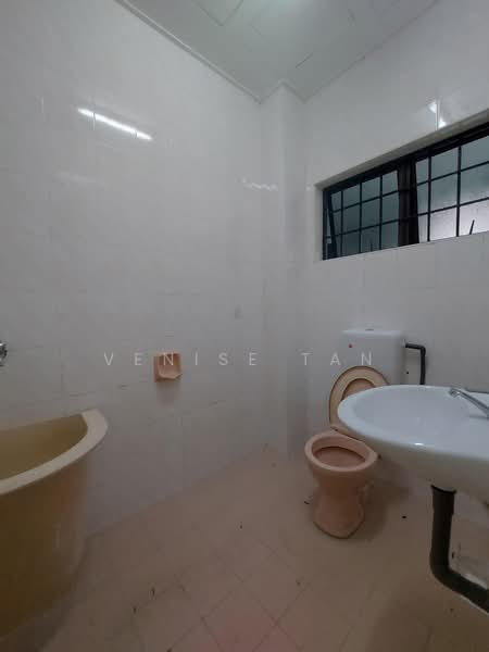 2-storey Terraced House for Sale in Taman Pinji Mewah (Ipoh) - Venise Tan - Bathroom - PropertyGuru.com.my