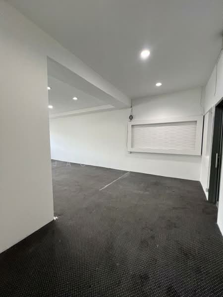 Pejabat Runcit untuk Disewa di Kampung Melayu Sungai Buloh (Sungai Buloh) - Jack Liew - Interior - PropertyGuru.com.my