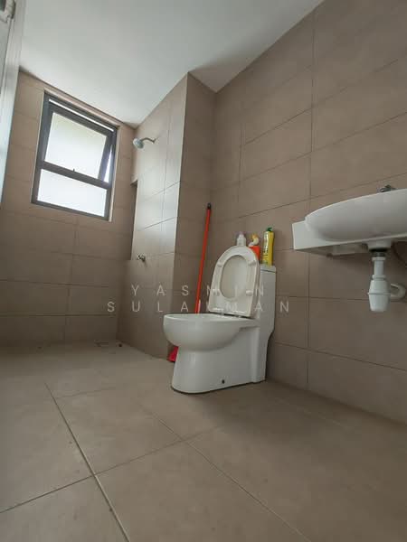 Service Residence for Sale at Savio @ Riana Dutamas - Yasmin Sulaiman - Bathroom - PropertyGuru.com.my