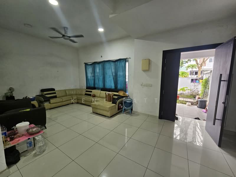 2-storey Terraced House for Sale in Tiara South (Semenyih) - Kent Fatt - Living Room - PropertyGuru.com.my