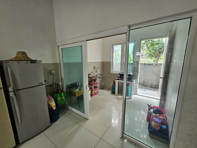 2-storey Terraced House for Sale in Tiara South (Semenyih) - Kent Fatt - Kitchen - PropertyGuru.com.my