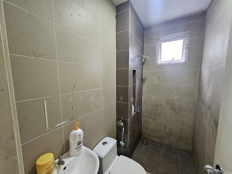 2-storey Terraced House for Sale in Tiara South (Semenyih) - Kent Fatt - Bathroom - PropertyGuru.com.my