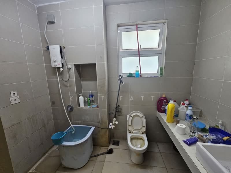 2-storey Terraced House for Sale in Tiara South (Semenyih) - Kent Fatt - Bathroom - PropertyGuru.com.my