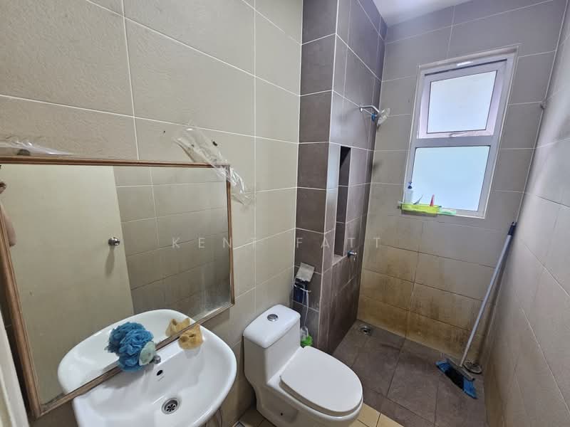 2-storey Terraced House for Sale in Tiara South (Semenyih) - Kent Fatt - Bathroom - PropertyGuru.com.my