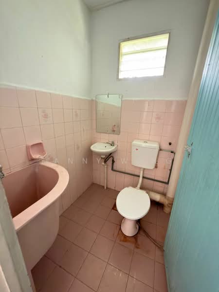 Semi-Detached House for Sale in Sungai Ara (Penang) - Fanny Wong - Bathroom - PropertyGuru.com.my