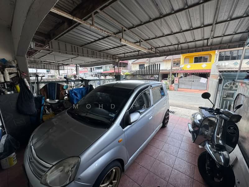 2-storey Terraced House for Sale in Taman Perling (Perling) - Mohd Faez - Car Park - PropertyGuru.com.my