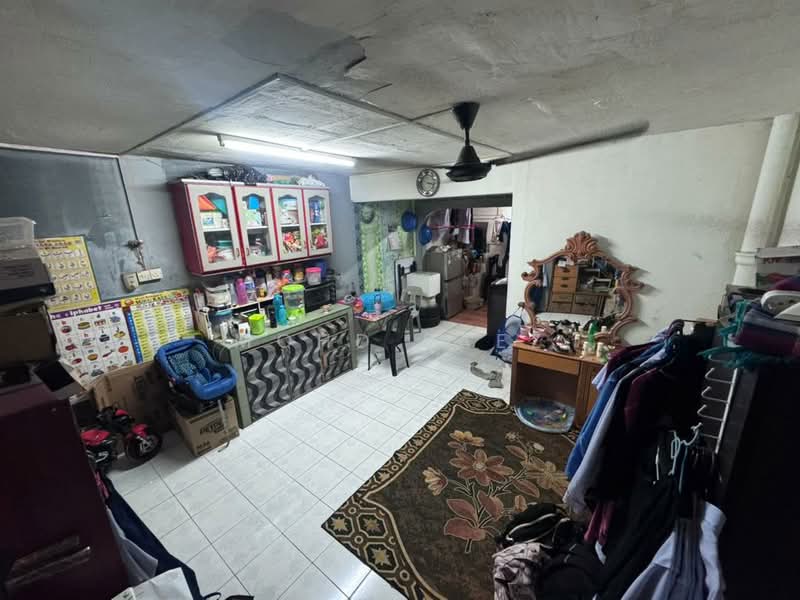 2-storey Terraced House for Sale in Taman Perling (Perling) - Mohd Faez - Living Room - PropertyGuru.com.my