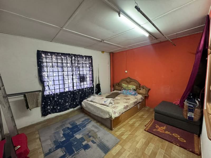 2-storey Terraced House for Sale in Taman Perling (Perling) - Mohd Faez - Bedroom - PropertyGuru.com.my