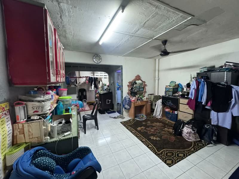 2-storey Terraced House for Sale in Taman Perling (Perling) - Mohd Faez - Living Room - PropertyGuru.com.my