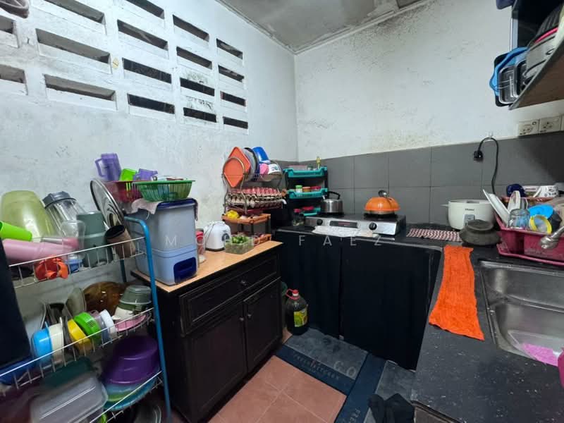 2-storey Terraced House for Sale in Taman Perling (Perling) - Mohd Faez - Kitchen - PropertyGuru.com.my