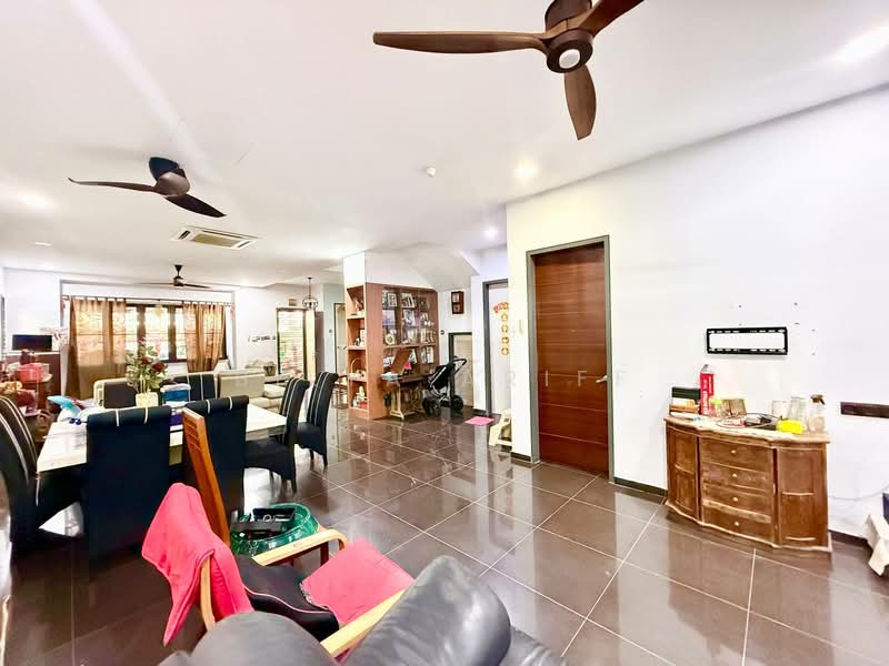 Rumah Berkembar untuk Dijual di Taman Saujana Suria (Kajang) - BILYA ARIFF - Living Room - PropertyGuru.com.my