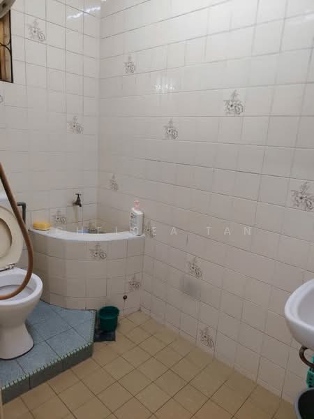 Semi-Detached House for Sale in SS 3, Taman Universiti (Petaling Jaya) - Chelsea Tan - Bathroom - PropertyGuru.com.my