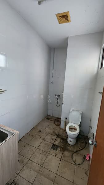 Apartment for Sale at Sky Garden Residences - Terence Tan - Bathroom - PropertyGuru.com.my