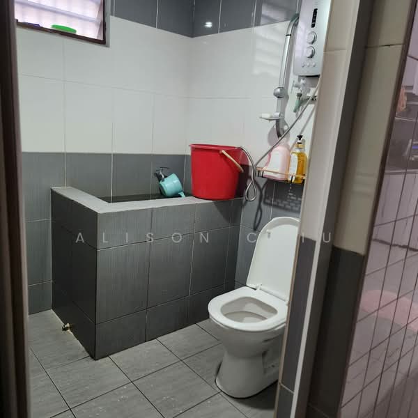 Rumah Teres 1 Tingkat untuk Dijual di Sungai Pelek (Selangor) - Alison Chiu - Bathroom - PropertyGuru.com.my