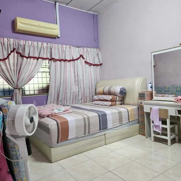 Rumah Teres 1 Tingkat untuk Dijual di Sungai Pelek (Selangor) - Alison Chiu - Bedroom - PropertyGuru.com.my