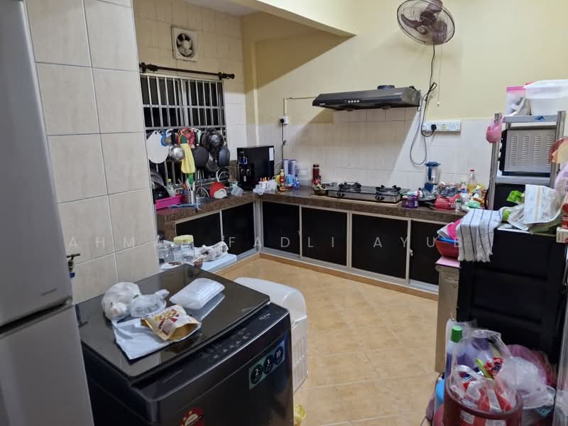 Rumah Teres untuk Disewa di Taman Selasih (Batu Caves) - Ahmad Fadli Ayub. - Kitchen - PropertyGuru.com.my