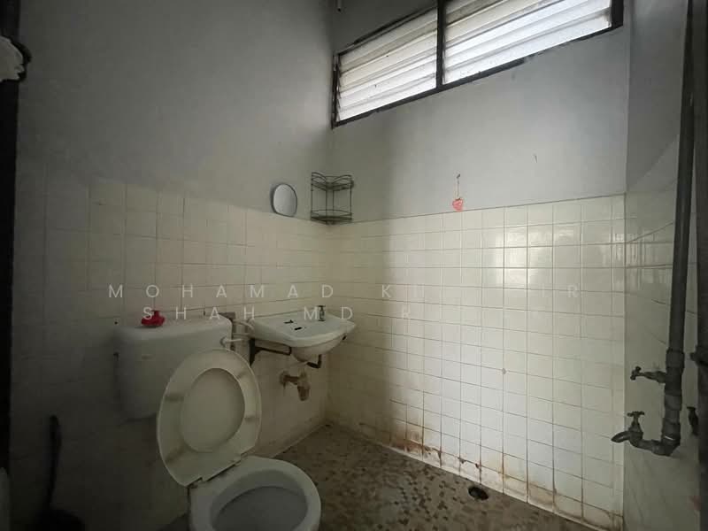 Rumah Teres 1 Tingkat untuk Dijual di Taman Maznah (Klang) - Mohamad Khaidir Shah Md Razak - Bathroom - PropertyGuru.com.my