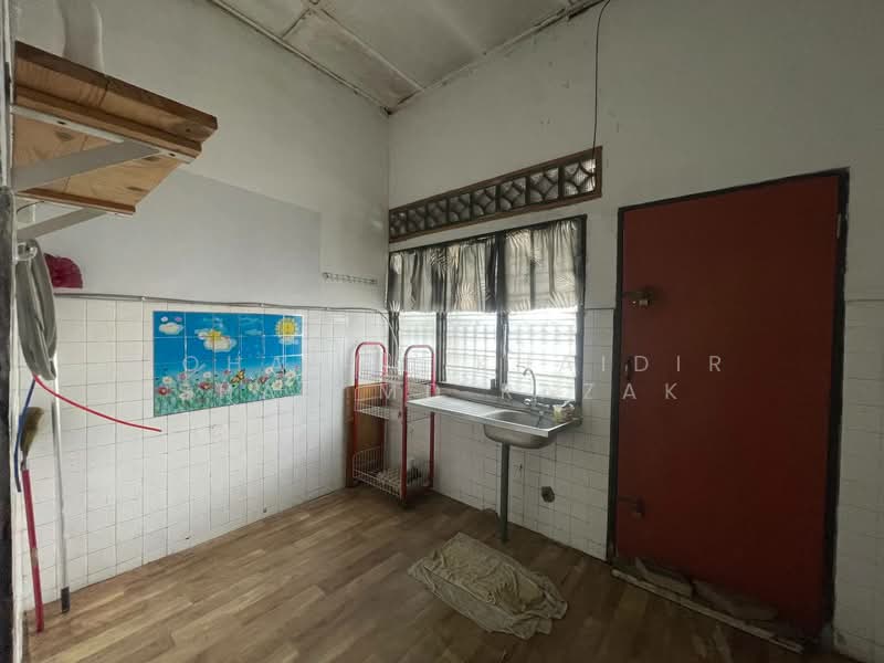 Rumah Teres 1 Tingkat untuk Dijual di Taman Maznah (Klang) - Mohamad Khaidir Shah Md Razak - Kitchen - PropertyGuru.com.my
