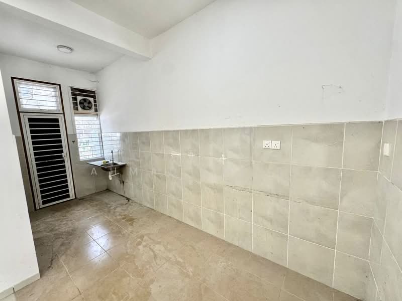 Rumah Teres 2 Tingkat untuk Dijual di Serene Heights (Semenyih) - Ahmad Fadlee - Kitchen - PropertyGuru.com.my