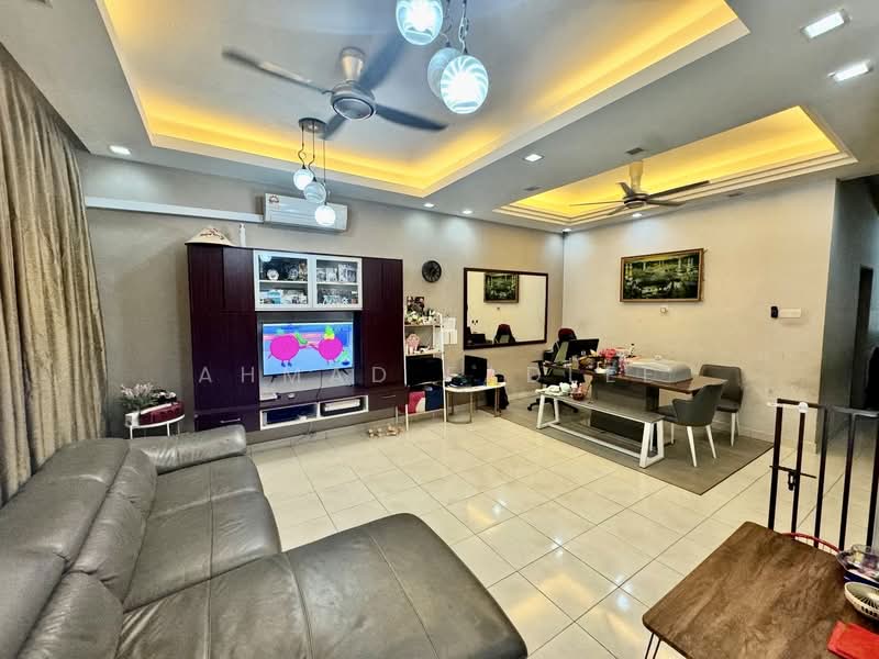 2-storey Terraced House for Sale in Alam Sari (Bangi) - Ahmad Fadlee - Living Room - PropertyGuru.com.my