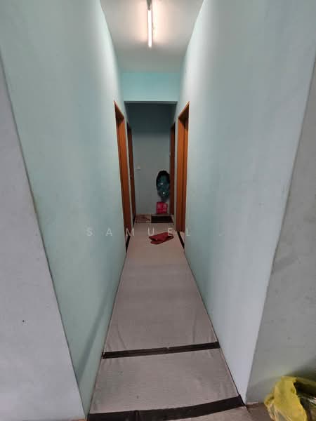 Pangsapuri untuk Dijual di Serdang Raya Court Apartment - Samuel . - Corridor - PropertyGuru.com.my
