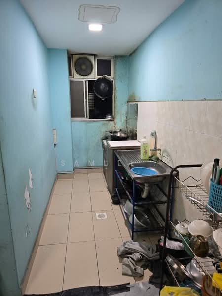 Pangsapuri untuk Dijual di Serdang Raya Court Apartment - Samuel . - Kitchen - PropertyGuru.com.my
