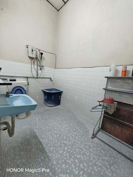 Rumah Teres 2 Tingkat untuk Dijual di SS2 (Petaling Jaya) - Patricia Loh - Bathroom - PropertyGuru.com.my