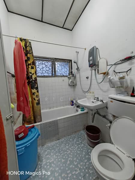 Rumah Teres 2 Tingkat untuk Dijual di SS2 (Petaling Jaya) - Patricia Loh - Bathroom - PropertyGuru.com.my
