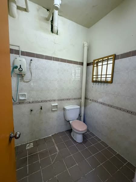 Rumah Teres 1.5 Tingkat untuk Dijual di Bandar Seri Alam (Masai) - Zack Chow - Bathroom - PropertyGuru.com.my
