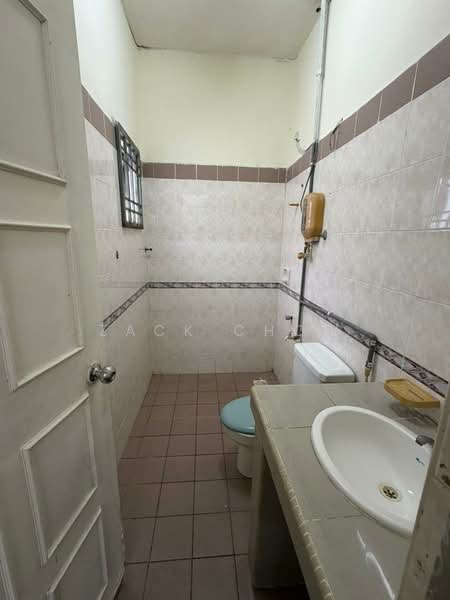 Rumah Teres 1.5 Tingkat untuk Dijual di Bandar Seri Alam (Masai) - Zack Chow - Bathroom - PropertyGuru.com.my