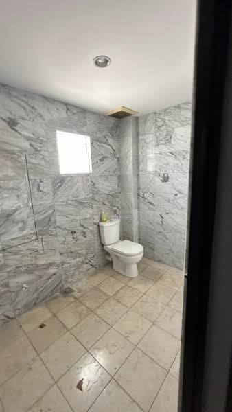 Gudang untuk Disewa di Kawasan Perindustrian Ringan Bercham (Ipoh) - Sam . - Bathroom - PropertyGuru.com.my