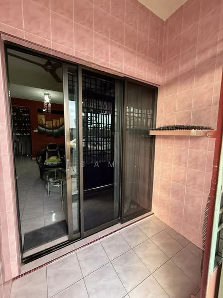 Rumah Flat untuk Dijual di Panorama Lapangan Perdana - Sam . - Living Room - PropertyGuru.com.my