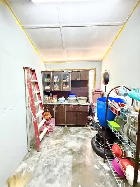 1-storey Terraced House for Sale in Taman Damai (Banting) - Khairul Zainal - Kitchen - PropertyGuru.com.my