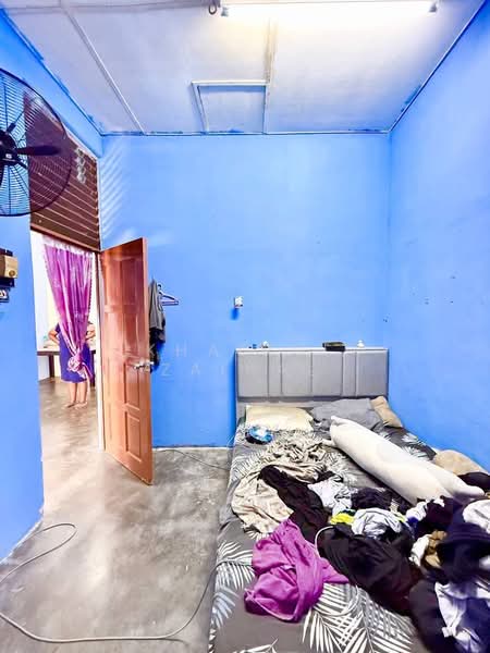 1-storey Terraced House for Sale in Taman Damai (Banting) - Khairul Zainal - Bedroom - PropertyGuru.com.my
