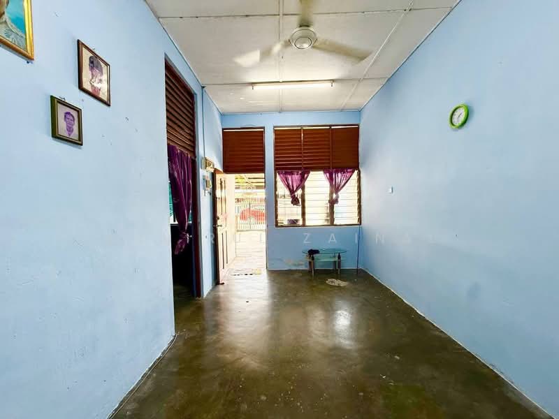 1-storey Terraced House for Sale in Taman Damai (Banting) - Khairul Zainal - Living Room - PropertyGuru.com.my
