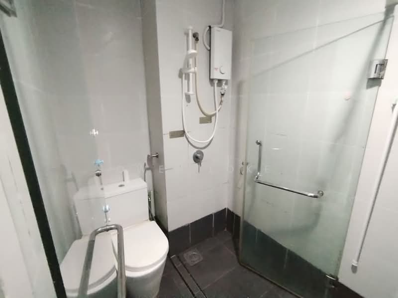 Servis Apartment untuk Disewa di Centrestage Designer Suite - Owen Loke - Bathroom - PropertyGuru.com.my